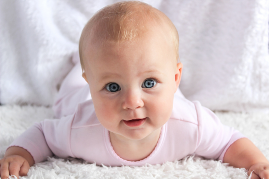 Travesseiro antirrefluxo para bebês funciona? Descubra neste post!